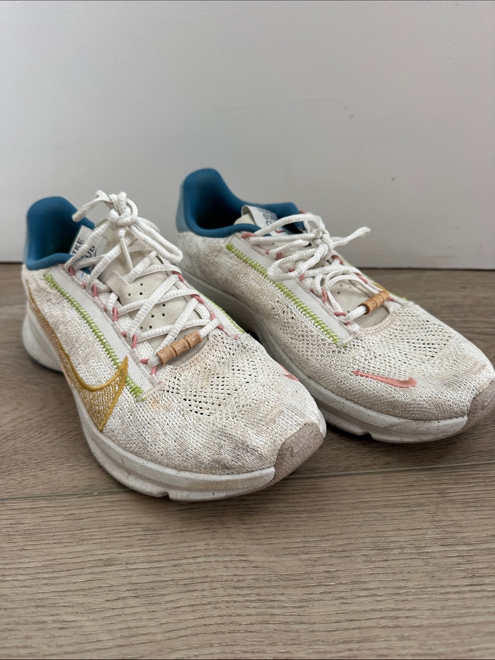 Nike Women's Knit Sneakers in White with Gold Swoosh and Teal Collar